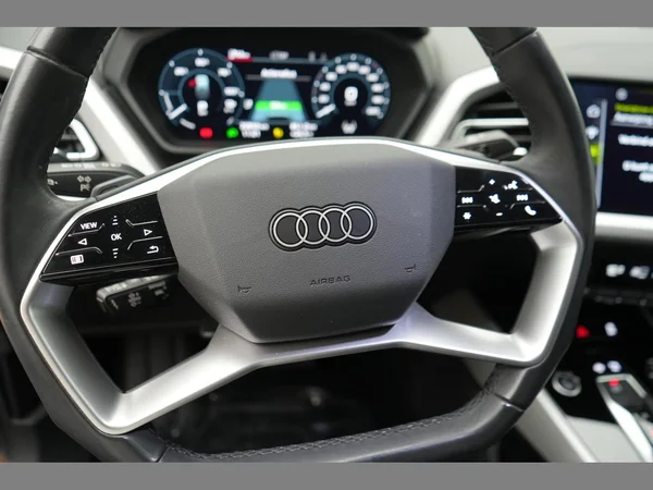 AUDI Q4 Sportback e-tron (2023) — foto 8 van 23
