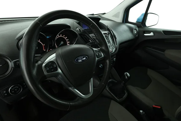Ford Tourneo (2017) — foto 2 van 16