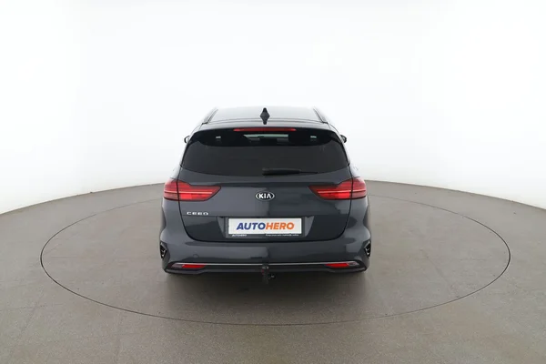Kia cee'd (2019) — foto 11 van 16