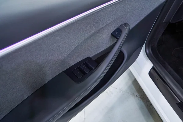 Tesla Model 3 (2024) — foto 10 van 47
