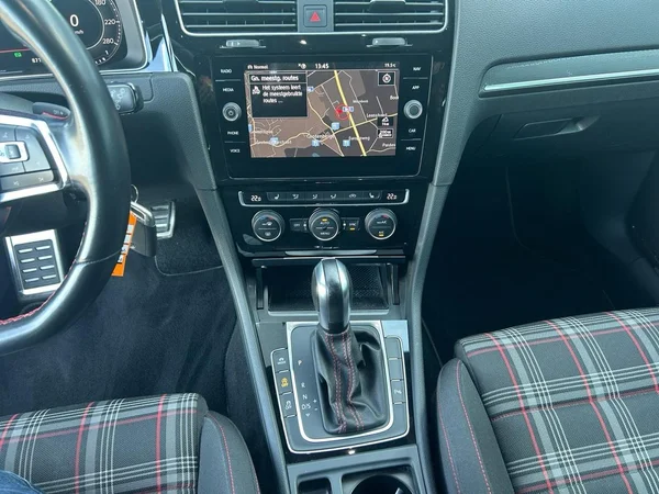 VOLKSWAGEN Golf VII GTI (2019) — foto 5 van 24