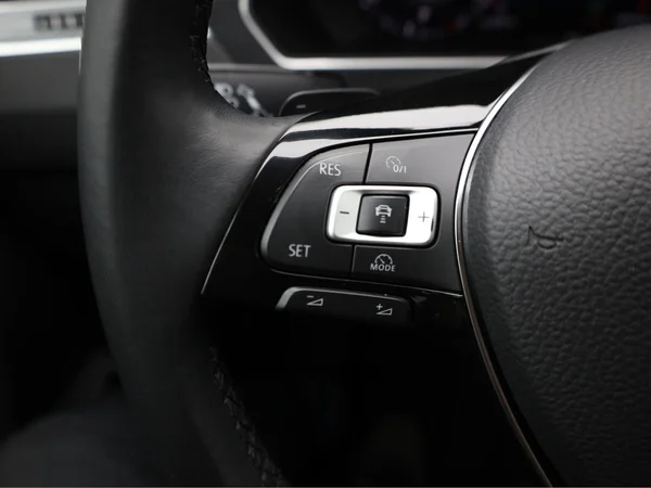 VOLKSWAGEN Tiguan (2017) — foto 7 van 22
