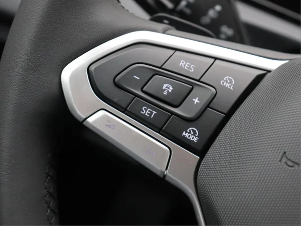 VOLKSWAGEN Tiguan (2026) — foto 6 van 15