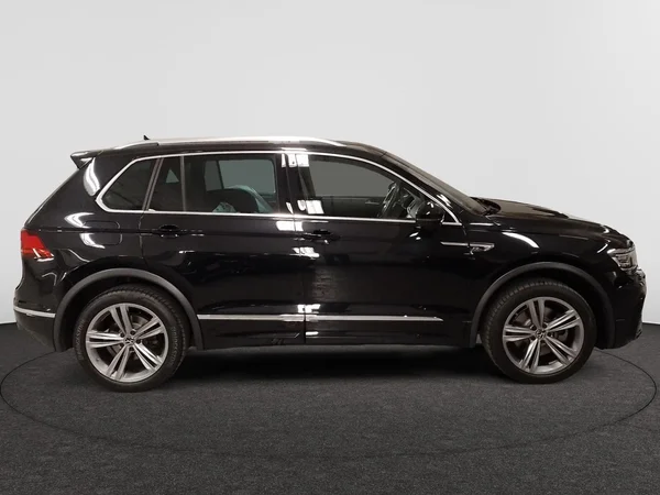VOLKSWAGEN Tiguan (2020) — foto 20 van 23