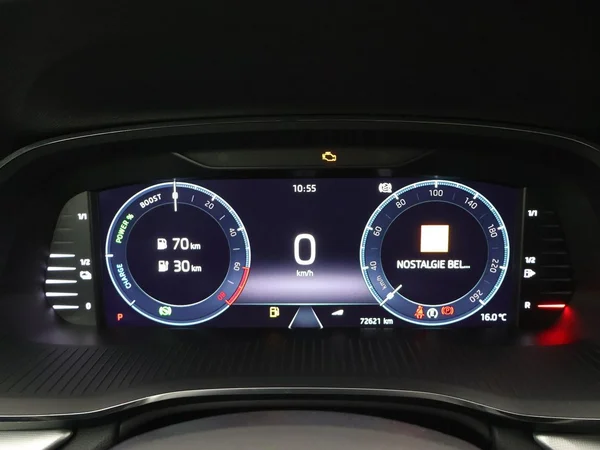 SKODA Octavia Combi PHEV (2021) — foto 5 van 32