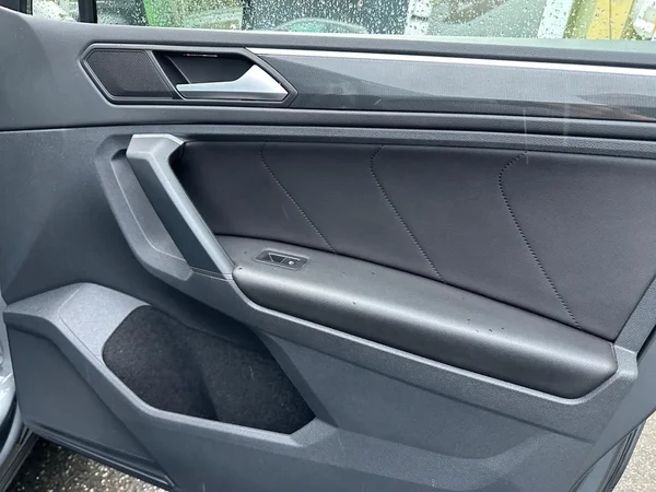VOLKSWAGEN Tiguan (2019) — foto 9 van 21