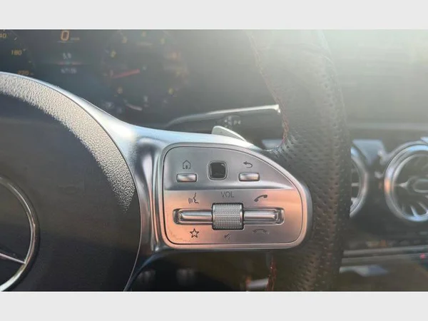 Mercedes-Benz CLA 180 (2022) — foto 10 van 28