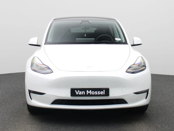 Tesla Model Y (2022) — foto 23 van 42