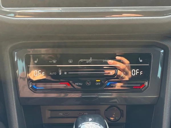 VOLKSWAGEN Tiguan (2022) — foto 20 van 31
