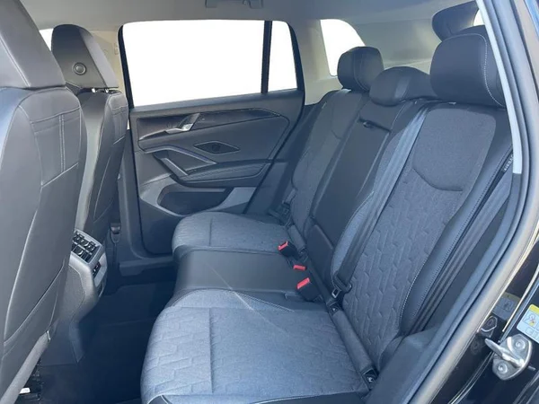 VOLKSWAGEN Tiguan (2024) — foto 4 van 29