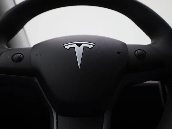 Tesla Model Y (2023) — foto 20 van 41