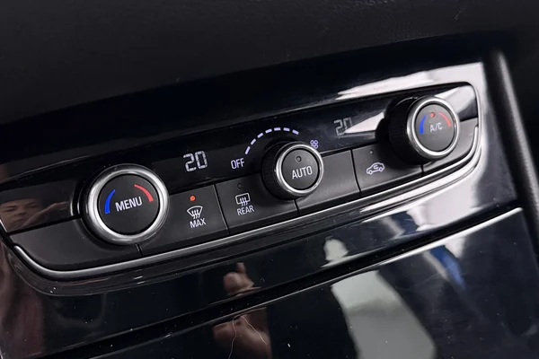 Opel Grandland X (2019) — foto 2 van 49