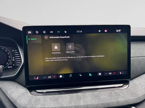 SKODA Octavia Combi (2025) — foto 2 van 15