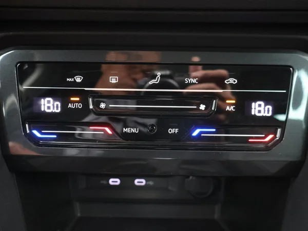 VOLKSWAGEN Tiguan eHybrid (PHEV) (2022) — foto 22 van 29