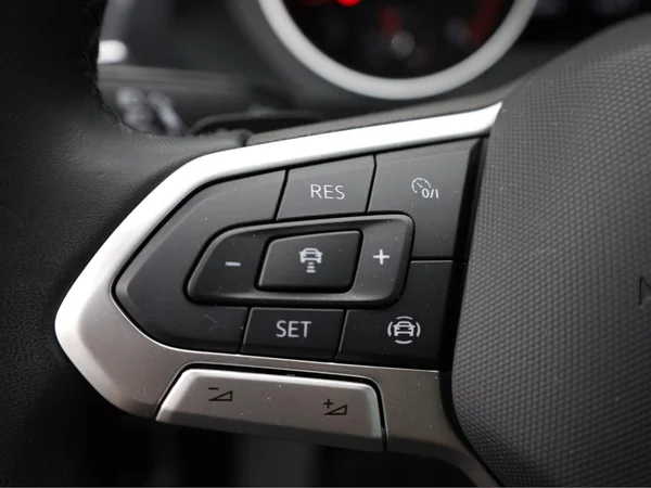 VOLKSWAGEN Tiguan (2021) — foto 7 van 22