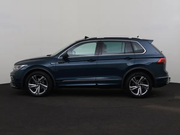 VOLKSWAGEN Tiguan (2023) — foto 12 van 33