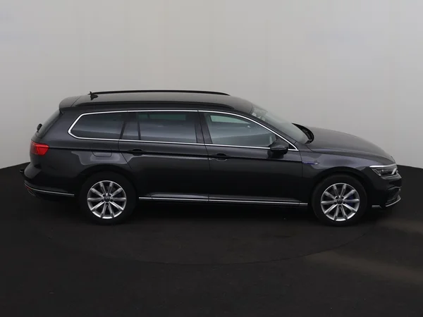 VOLKSWAGEN Passat Variant (2022) — foto 28 van 32