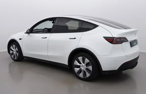 Tesla Model Y (2023) — foto 23 van 33