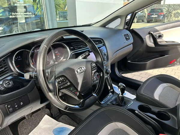 Kia Ceed (2016) — foto 3 van 19