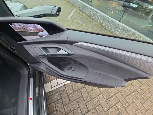 AUDI A6 Avant e-tron (2025) — foto 2 van 30
