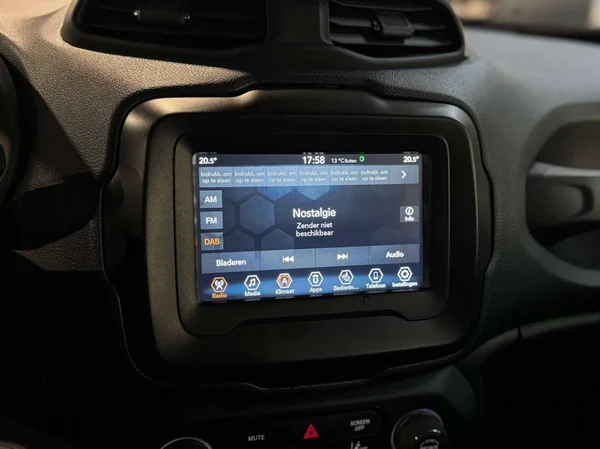 Jeep Renegade (2020) — foto 2 van 17