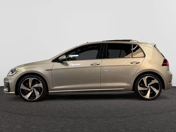 VOLKSWAGEN Golf VII GTI (2019) — foto 12 van 23