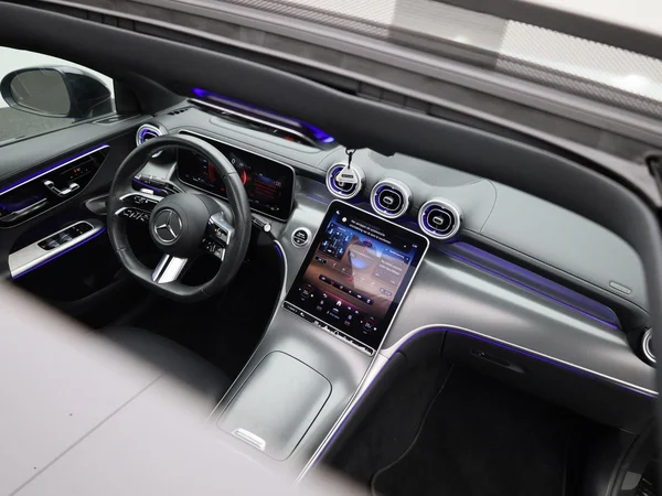 Mercedes-Benz GLC (2024) — foto 39 van 55