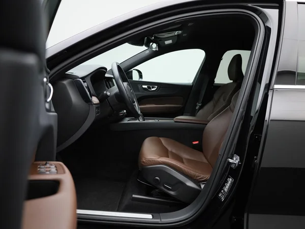 Volvo XC60 (2021) — foto 43 van 43