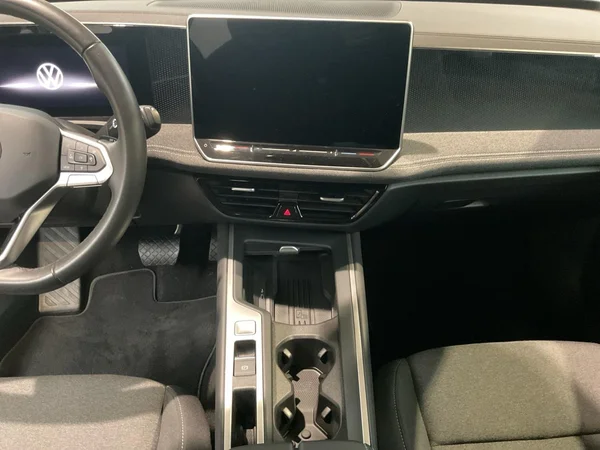 VOLKSWAGEN Passat SW (2024) — foto 3 van 24