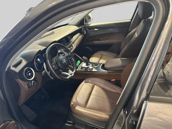 Alfa Romeo Stelvio (2021) — foto 2 van 15