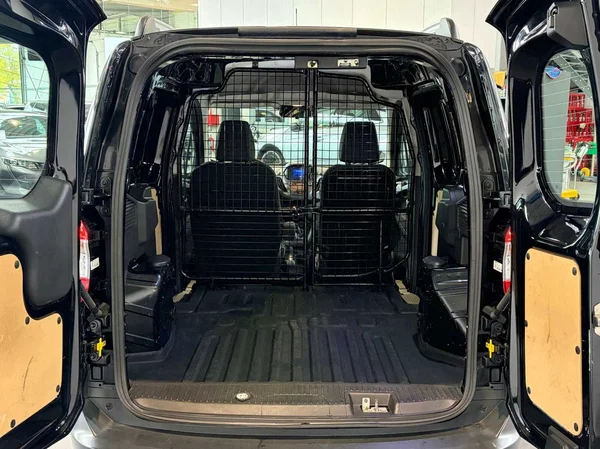 Ford Transit Courier (2023) — foto 12 van 16