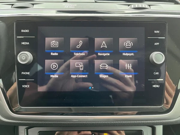 VOLKSWAGEN Touran (2025) — foto 3 van 22