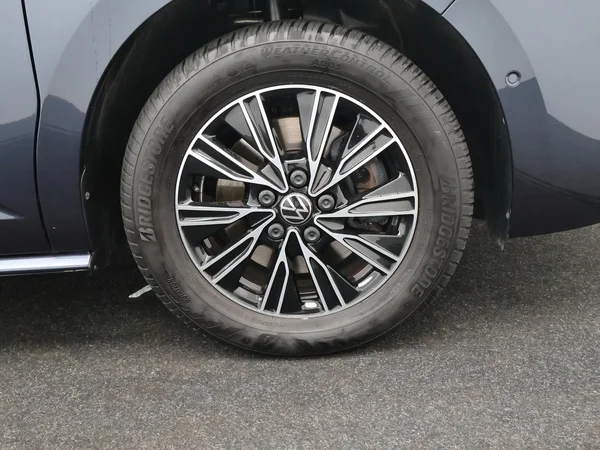Volkswagen Multivan (2025) — foto 28 van 29