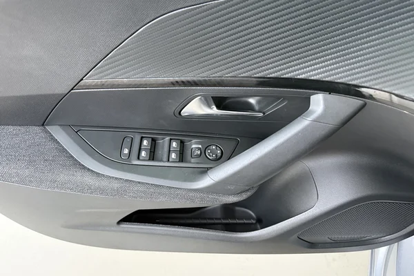 Peugeot 2008 (2025) — foto 8 van 16