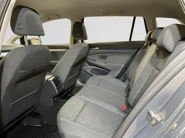 VOLKSWAGEN Golf VIII SW (2022) — foto 4 van 15