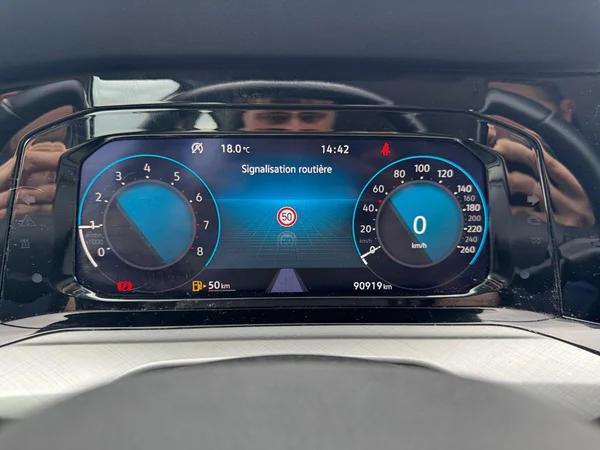 VOLKSWAGEN Golf VIII (2020) — foto 2 van 17