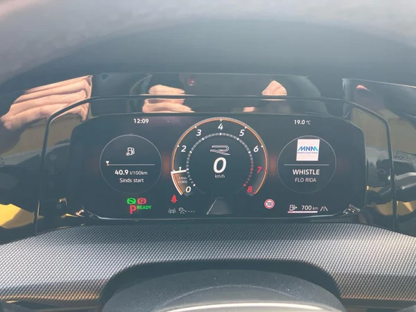 VOLKSWAGEN Golf VIII (2025) — foto 6 van 25