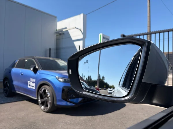 VOLKSWAGEN T-Cross (2019) — foto 2 van 11