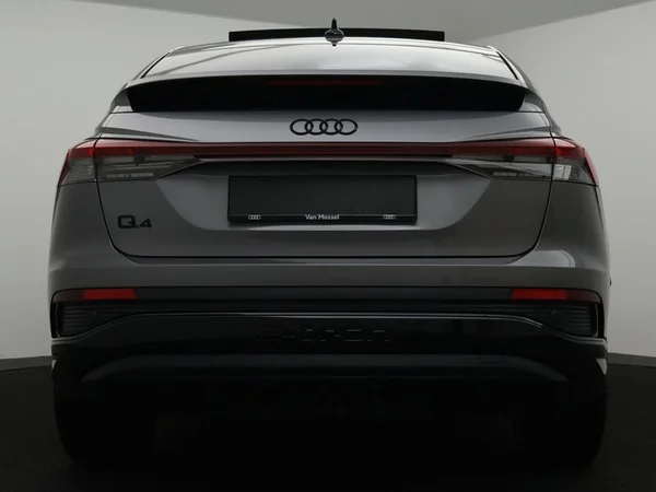 AUDI Q4 Sportback e-tron (2023) — foto 2 van 30