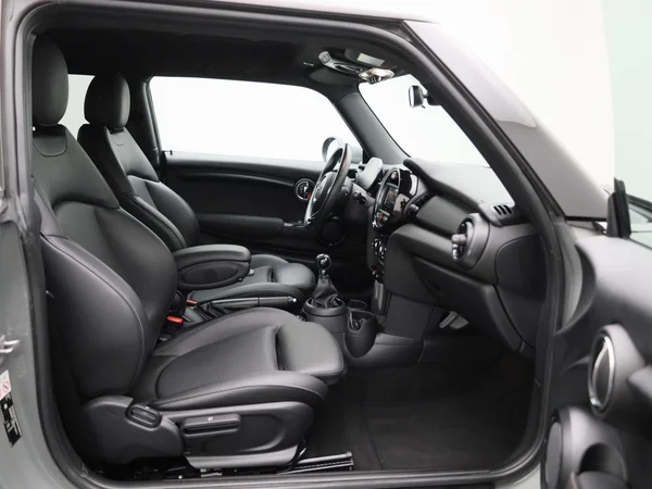 MINI One (2021) — foto 28 van 39