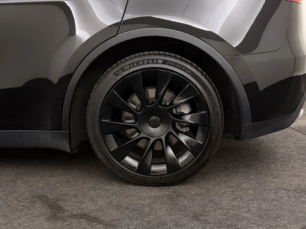 TESLA Model Y (2022) — foto 7 van 30