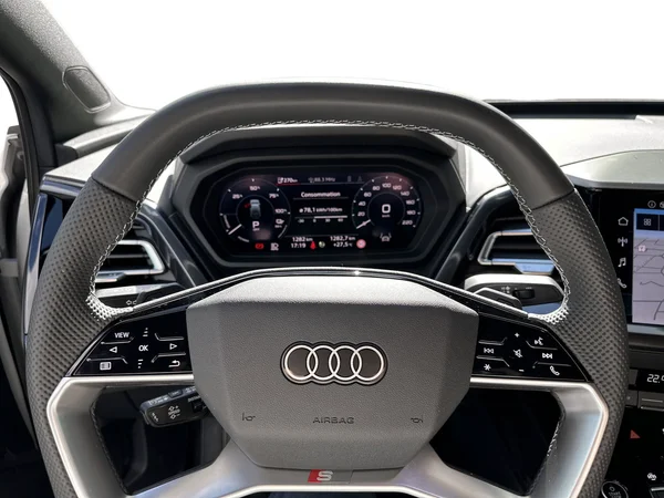 AUDI Q4 e-tron (2023) — foto 15 van 19