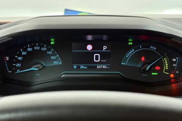 Peugeot E-2008 (2021) — foto 3 van 31