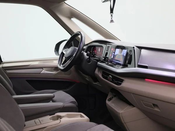 Volkswagen Multivan (2024) — foto 37 van 50