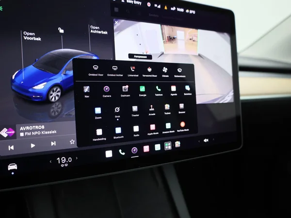 Tesla Model Y (2022) — foto 18 van 43