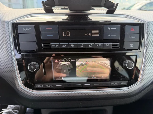 VOLKSWAGEN Up! (2023) — foto 5 van 24