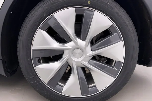 Tesla Model Y (2023) — foto 27 van 33