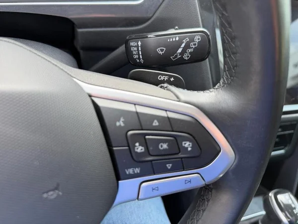 VOLKSWAGEN Tiguan (2021) — foto 2 van 29