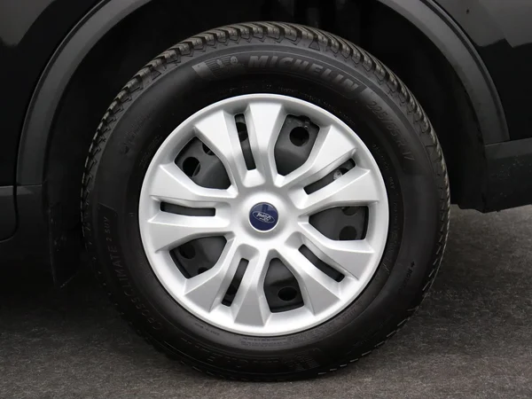 FORD Kuga (2024) — foto 7 van 28