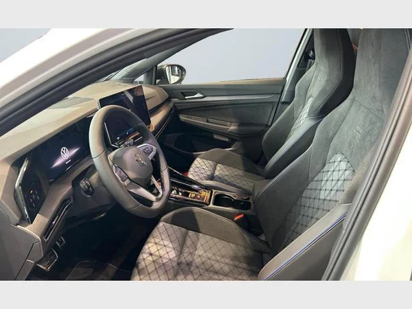 VOLKSWAGEN Golf VIII (2026) — foto 14 van 16